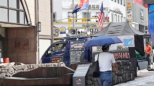 지난 18일 오후 대구 동성로에서 열린 부정 선거 집회의 모습. 대구=김성탁 기자