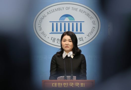 2022년 8월 9일 류여해 전 최고위원이 9일 서울 여의도 국회 소통관에서 복당 기자회견을 하고 있다. 중앙포토