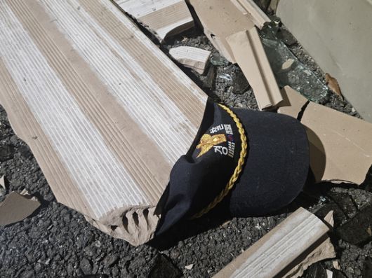 지난 1월 19일 아수라장이 된 서울서부지법 경내에 경찰모가 떨어져 있었다. 이영근 기자