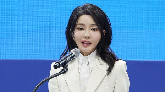 김건희 여사가 `2023 서울국제도서전' 개막식에 참석해 축사를 하고 있다. 대통령실사진기자단