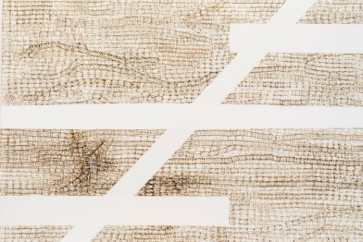 마크 브래드포드, 믿음의 배신(The Betrayal of a Belief), 2024, 캔버스에 혼합재료 Courtesy of the artist and Hauser & Wirth, 파마 종이로 작업한 거대한 추상 작업이다. 사진 아모레퍼시픽미술관