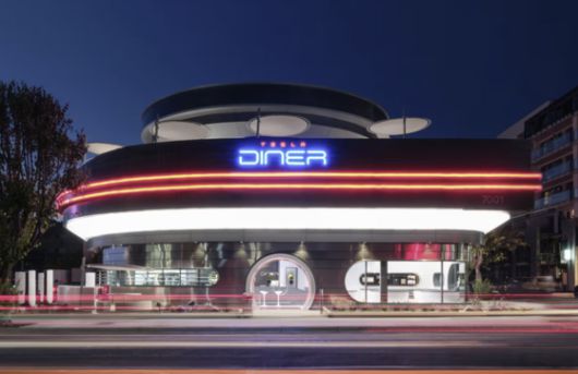 미국 LA 웨스트 할리우드의 감성에 맞게 들어선 '테슬라 다이너'. Tesla