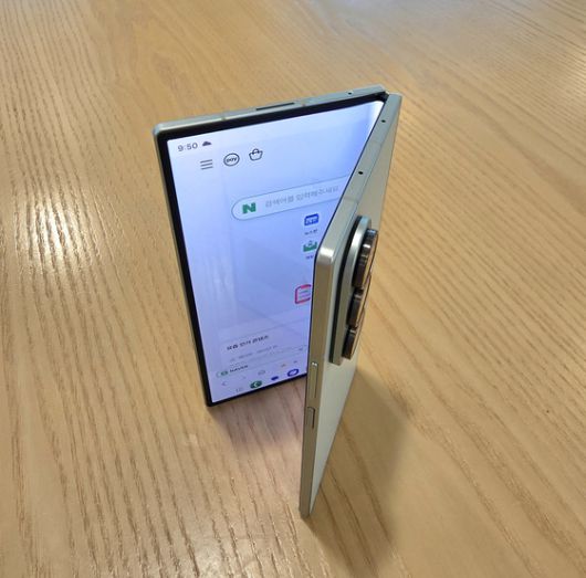 삼성전자가 지난 9일 공개한 ‘갤럭시 Z 폴드 7’의 모습. 접은 두께 8.9㎜, 펼친 두께 4.2㎜의 초슬림 외관이 두드러진다. 이가람 기자