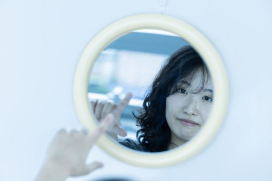 22일 오후, 위즈덤하우스에서 만난 김서해 작가는 문예창작 석사과정을 밟고있다고 했다. 학부는 그와 관련없는 과를 나왔지만, 작가활동이 계기가 됐다. 그는 글을 쓰기 위해 원데이 클래스 등을 참여하며 무작위로 경험을 쌓는 습관도 있다. 권혁재 기자