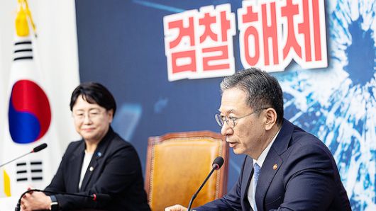 정성호 법무부장관이 검찰의 직접수사 개시 범위를 축소하는 수사개시규정 개정 작업을 지시했다. 뉴스1