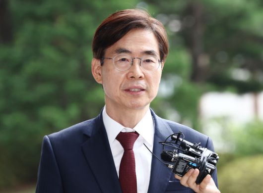 김예지 국민의힘 의원이 11일 오후 서울 서초구 서울고검에 마련된 내란 특검팀(특별검사 조은석)에서 참고인 조사를 받기 위해 출석, 취재진 질문에 답하고 있다. 뉴스1