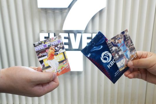 세븐일레븐에서 지난 5월부터 판매한 ‘2025 KBO 프로야구 콜렉션 카드’. 사진 세븐일레븐