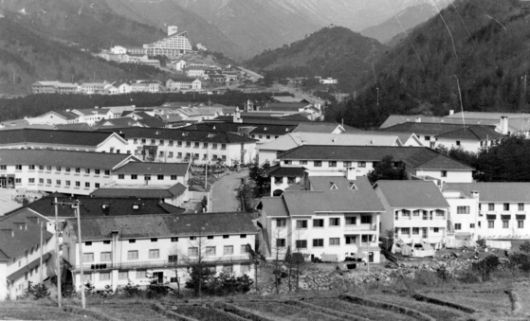 설악동 재건을 위해 설악동 B·C 지구를 연결하는 스카이워크가 설치된 모습. 천권필 기자