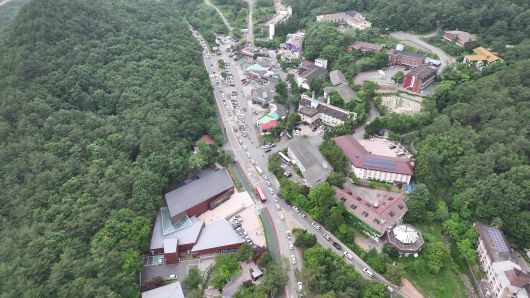 설악동 C지구 주차장이 텅 비어 있는 모습. 천권필 기자