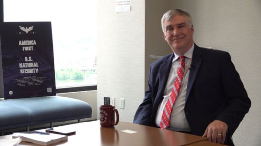 프레드 플라이츠 미국우선주의정책연구소(AFPI) 부소장이 지난해 5 23일(현지시간) 미국 버지니아 알링턴 AFPI에서 진행된 중앙일보와의 인터뷰에서 ‘4년 내 북한의 비핵화가 가능하느냐’는 질문에 “그렇다”는 즉답을 꺼냈다. AFPI는 트럼프 재집권시 첫번째 행정명령이 될 가능성이 있는 주요 국제기구 탈퇴를 위한 초안을 작성하고 있다고 밝혔다. 워싱턴=강태화 기자