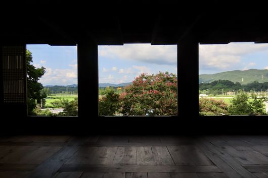 벌판에서 불어와 배롱나무를 스친 뒤 바람이 닿은 곳은 전남 담양의 죽림재. 김홍준 기자