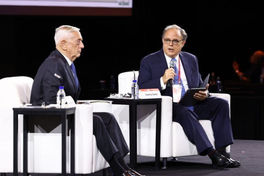 '중앙일보-CSIS 포럼 2025'가 26일 서울 중구 신라호텔 다이너스티홀에서 열렸다. 이날 제임스 매티스 전 미 국방부 장관(왼쪽)과 시드니 사일러 전 미 국가정보위원회 북한정보분석관이 '협상의 기술: 한?미 협력의 새로운 기회'를 주제로 기조대담을 하고 있다. 김종호 기자