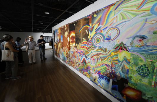 윤재갑 전남국제수묵비엔날레 총감독이 비엔날레 정식 개막에 앞서 지난 27일 전남 목포 문화예술회관에서 프레스 데이를 갖고 주제와 방향성을 소개하고 있다. 뉴스1