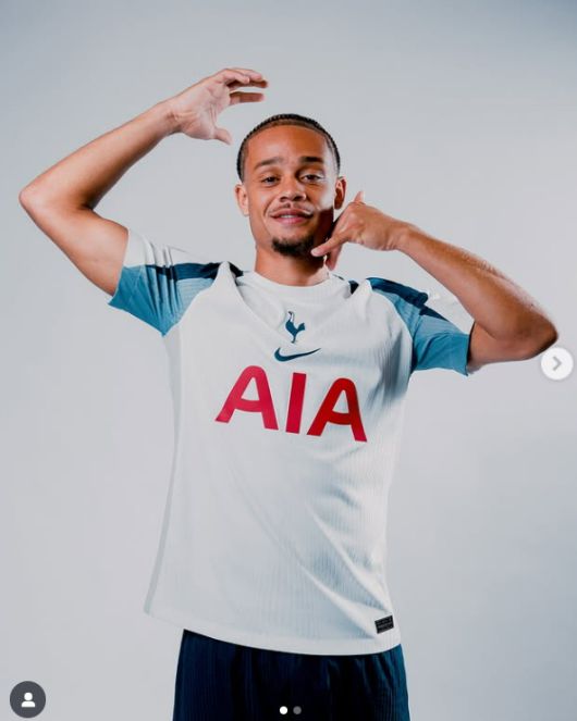 손흥민의 토트넘 등번호 7번을 물려 받은 사비 시몬스. [사진 토트넘 SNS]