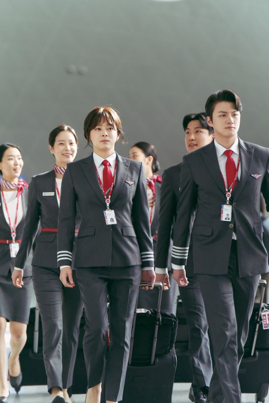 지난해 조정석의 여장으로 큰 인기를 끈 ‘파일럿’. [사진 각 제작사]