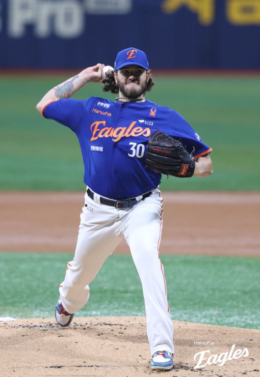 빅리그 스카우트를 몰고 다니는 한화 폰세. [연합뉴스]