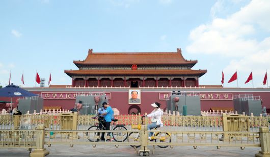 중국의 항일전쟁 및 세계 반파시스트 전쟁(제2차 세계대전) 승리(전승절) 80주년 기념 열병식을 사흘 앞둔 지난달 31일 중국 베이징 천안문 앞. 뉴스1