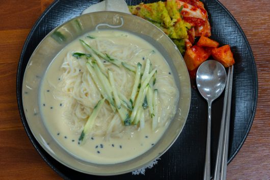 골굴사에서 맛본 콩국수.