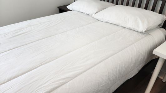 미 이민당국의 대규모 단속을 이뤄진 미국 조지아주 엘라벨 현대차-LG에너지솔루션 공장 인근에 있는 게스트하우스의 재떨이에 한국산 담배 꽁초가 놓여 있다. 이곳에 있다 체포된 근로자들이 단기간 머물렀음을 의미한다. 서배나=강태화 특파원