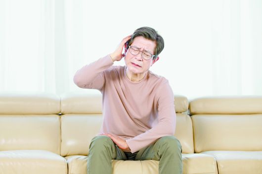 기억력 저하 현상이 반복되면 단순 건망증보다 치매 가능성을 살펴야 한다. 출처: Gettyimagesbank