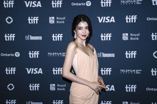 영화 '프로젝트 Y'로 토론토 국제영화제 레드카펫 무대에 선 배우 한소희. 사진 AP=연합뉴스