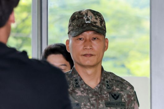 이종섭 전 국방부 장관의 핵심 참모였던 박진희 전 국방부 군사보좌관이 16일 피의자 신분으로 조사받기 위해 서울 서초구 이명현 순직해병 특별검사팀에 출석하고 있다. 연합뉴스