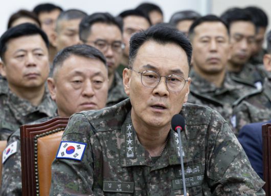 김명수 합참의장이 지난 1월 14일 오전 서울 여의도 국회에서 열린 윤석열 정부의 비상계엄 선포를 통한 내란 혐의 진상규명 국정조사특별위원회에서 의원 질의에 답하고 있다. 뉴스1