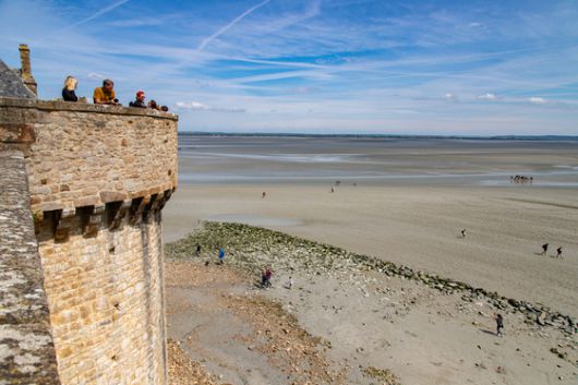 섬 동쪽 탑에서 바라본 갯벌과 노르망디 평원.