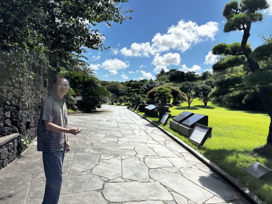 지난 8월 25일 찾은 제주 생각하는 정원 내 '비밀의 정원' 폭포 모습. 최충일 기자