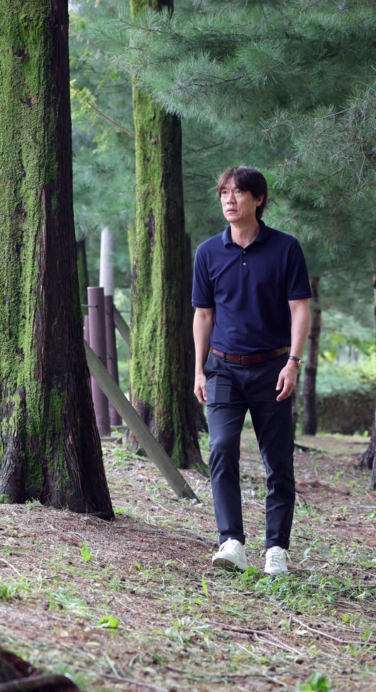 내년 북중미 월드컵을 준비 중인 홍명보 축구대표팀 감독이 25일 중앙일보 인터뷰에서 “내 인생을 걸었다”고 결연한 각오를 밝혔다. 강정현 기자