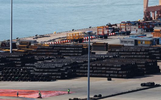 유럽연합(EU)이 철강 제품에 대한 품목 관세를 25%에서 50%로 높이겠다고 발표한 8일 경기도 평택항에 철강 제품이 쌓여 있다. [연합뉴스]