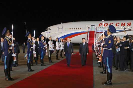 메드베데프 러시아 국가안보회의 부의장은 9일 평양에 도착했다. EPA = 연합뉴스