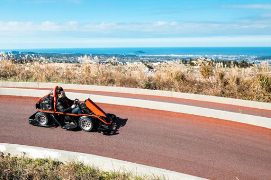 제주 자연 풍경을 보며 중력 레이싱을 즐길 수 있는 9.81파크 전경. 9.81파크