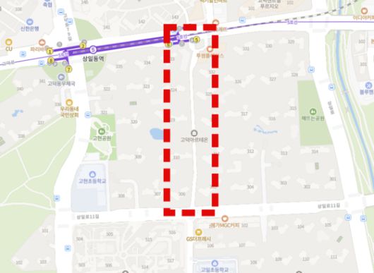 논란이 된 서울 강동구 대단지 아파트 내부 공공보행로. 상일동역 5번 출구쪽으로 난 도로로, 인근 대단지 아파트 거주민들도 자주 이용해 왔다. 네이버 지도 캡처.