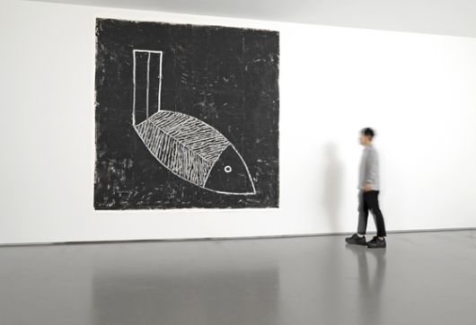 노은님의 '큰 물고기 하나'(1984)가 걸린 전시장. 사진 현대화랑