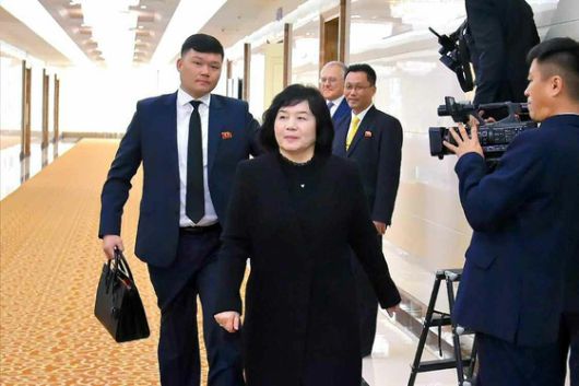 노동신문은 27일 "러시아 연방 외무성과 벨라루스 공화국 외무성의 초청에 따라 조선민주주의인민공화국 외무상 최선희 동지가 러시아 연방과 벨라루스 공화국을 방문한다"고 보도했다. 노동신문, 뉴스1