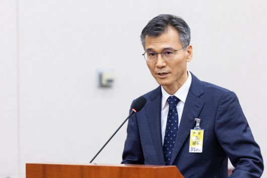 노만석 검찰총장 직무대행이 27일 서울 여의도 국회에서 열린 법제사법위원회 대검찰청 등에 대한 국정감사에 출석해 의원 질의에 답변하고 있다. 뉴스1