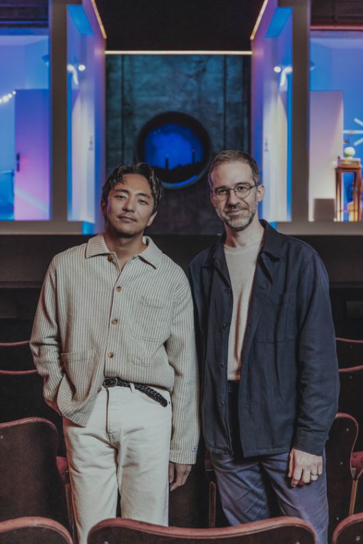 '어쩌면 해피엔딩(Maybe Happy Ending')을 탄생시킨 듀오 박천휴와 윌 애런슨(왼쪽부터). 사진 Matthew Murphy