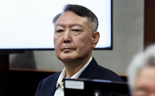 김성훈 전 대통령 경호처 차장이 31일 서초구 서울중앙지법에서 열린 윤석열 전 대통령의 특수공무 집행방해 등 혐의 재판에 증인으로 출석하고 있다. 연합뉴스