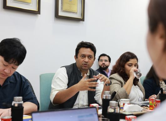 시다르트 나라야난 인베스트인디아 수석부사장이 31일 인도 델리의 인베스트인디아 사무실에서 인터뷰에 응하고 있다. 사진 크래프톤