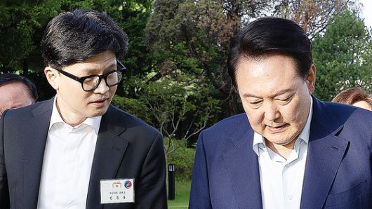 곽종근 전 육군 특수전사령관이 지난 3일 서울 서초구 서울중앙지법에서 열린 윤석열 전 대통령의 내란 재판에 증인으로 출석하고 있다.   사진 서울중앙지법