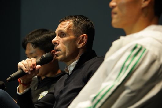 우승 소감을 밝히는 포옛 감독(가운데). 사진 전북 현대