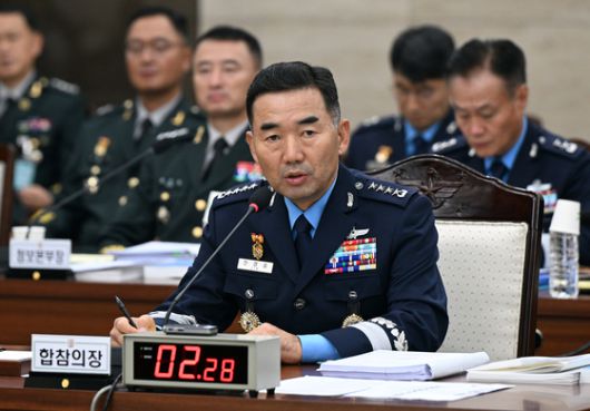 진영승 합동참모본부 의장이 지난달 14일 서울 용산구 합동참모본부에서 열린 2025년 국정감사에서 의원들의 질의에 답변하고 있다. 연합뉴스