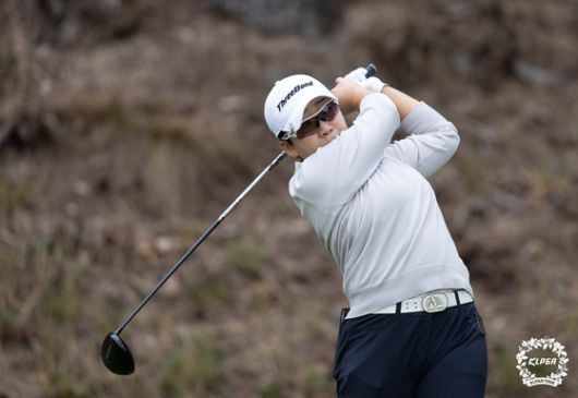 (서울=뉴스1) = 신지애가 3일 부산 동래베네스트CC에서 열린 '두산건설 We've 챔피언십' 1라운드 5번 홀에서 티샷 하고 있다. (KLPGA 제공. 재판매 및 DB 금지) 2025.4.3/뉴스1