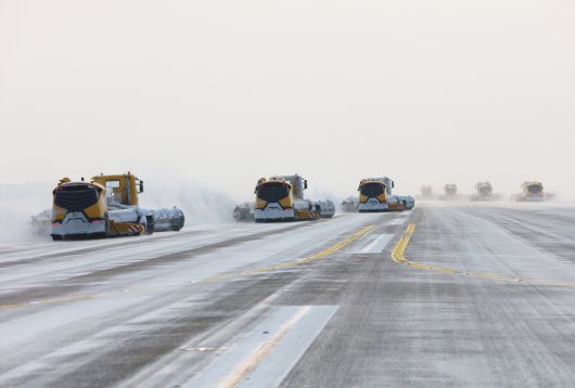 인천공항공사에서 지난 몇 년간 기록해온 제설작업 장면. 사진 인천공항공사