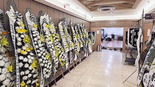 8일 오후, 울산화력 사고 사망자 전씨의 빈소 앞에 화환들이 줄지어 서 있다. 김창용 기자