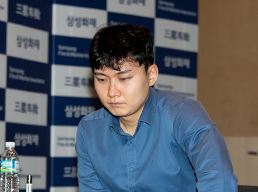 박정환 9단은 일본 시바노 도라마루 9단을 꺾고 삼성화재배 8강에 올랐다. 사진 한국기원