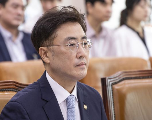 노만석 검찰총장 권한대행이 사퇴할 경우 2012년 이후 13년 만에 검찰 수장이 내부 반발로 자리에서 물러난 사례가 된다. 뉴스1