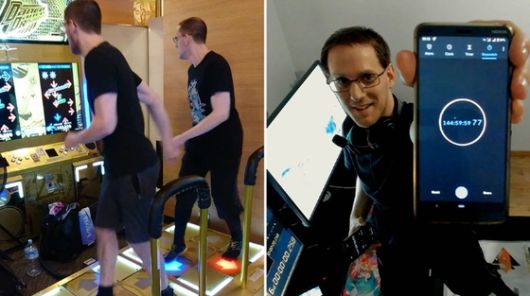 헝가리 체페 사볼츠가 DDR로 비디오게임 마라톤 신기록을 세운 모습. 기네스 세계기록 위원회 홈페이지