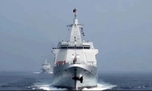 일본 방위성은 중국의 055형 구축함을 포함한 중국 인민해방군(PLA) 함정 3척이 지난11일 일본 남쪽 해역을 통과했다고 밝혔다. 사진 CCTV, SCMP 캡처